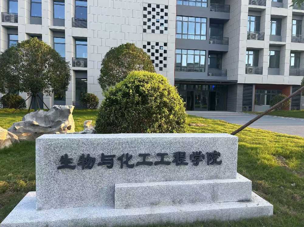 阿克陶县扬州职业大学体育场高杆灯项目